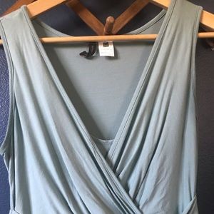 Mothers en Vogue Dresses - Sleeveless Nursing-friendly Wrap Dress Mothers en Vogue Dresses - Sleeveless Nursing-friendly Wrap Dress